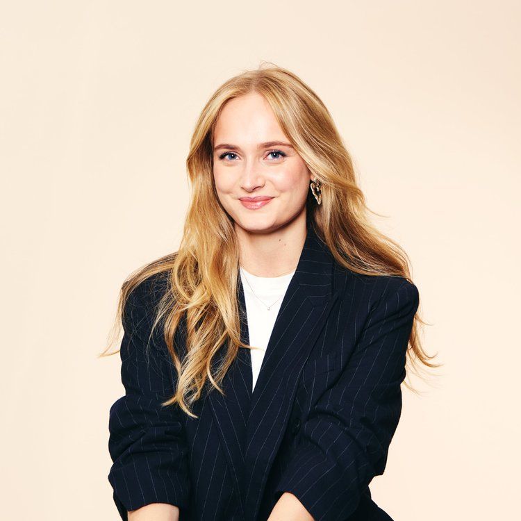 Sarah Thompson smiling in her home kitchen